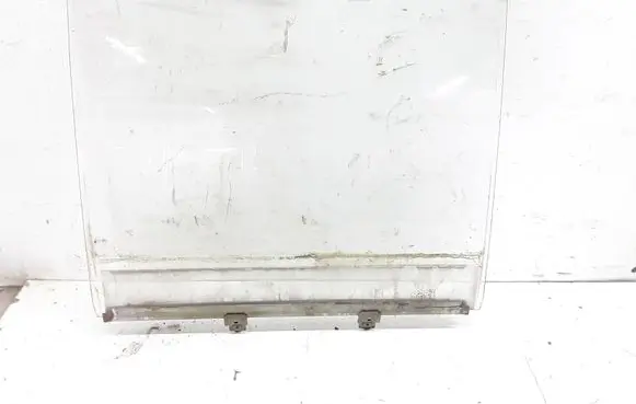 Mercedes-Benz 200 300 W123 Rear door window glass