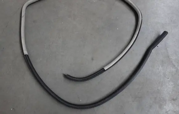 Volkswagen New Beetle Front door rubber seal 1C0867365 1C0867365AA