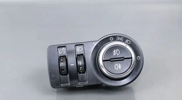 Chevrolet Cruze Light switch 13301758