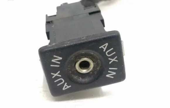 Volkswagen Cross Polo AUX in-socket connector 5M0035724