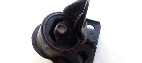 Nissan X-Trail T30 Engine mount bracket