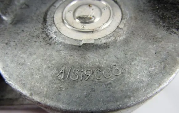 Volkswagen PASSAT B6 Alternator belt tensioner kodo