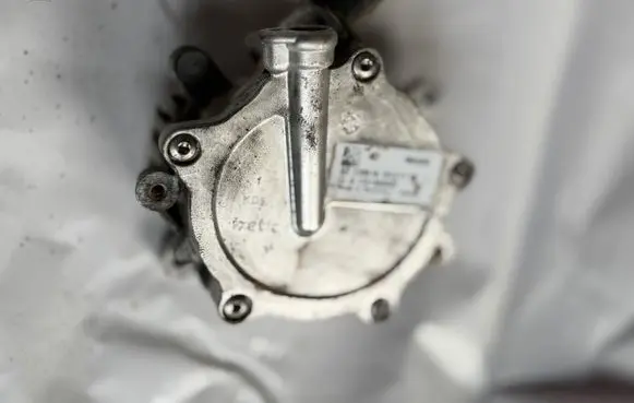 Mercedes-Benz CLA C117 X117 W117 Vacuum pump A1331800501