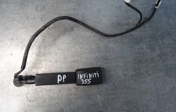 Infiniti FX Front seatbelt buckle