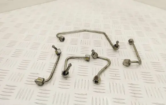 Opel Zafira C Fuel injector supply line/pipe