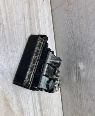 Nissan Juke II F16 Fuse E6070294