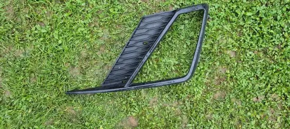 Seat Ibiza V (KJ) Front fog light trim/grill 6F0853666A 677Z100 TSS1881