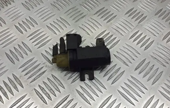 Opel Astra H Vacuum valve 8981056561