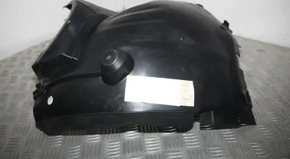 Front wheel arch liner splash guards