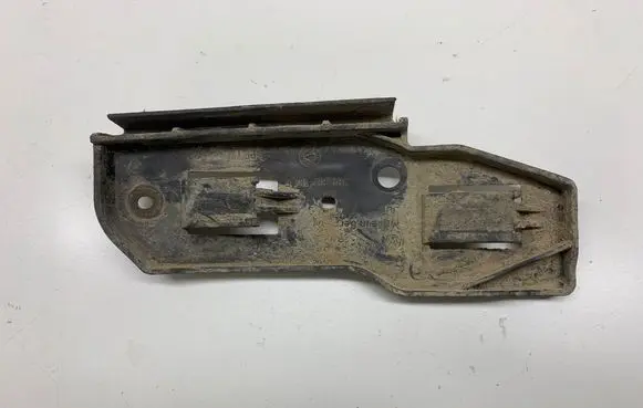 Volkswagen PASSAT B5.5 Front bumper mounting bracket 3B0807184 3B0807184E
