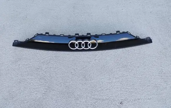 Audi Q8 Tailgate trim 4m8853236 4m8853927 SM1A7055