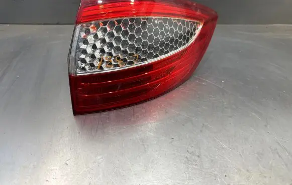 Ford Mondeo MK IV Rear/tail lights 7S7113404AB