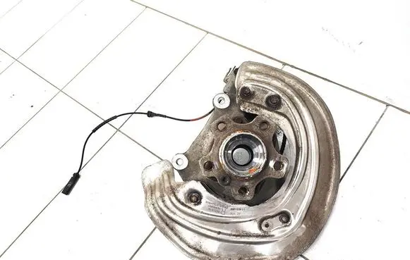 Front wheel hub