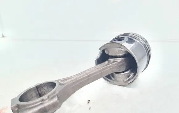 Skoda Octavia Mk2 (1Z) Piston with connecting rod