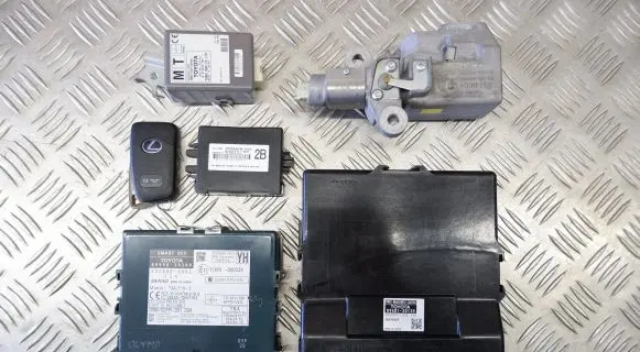 Lexus GS 250 350 300H 450H Engine ECU kit and lock set 8999030280 8966130130 8978433030