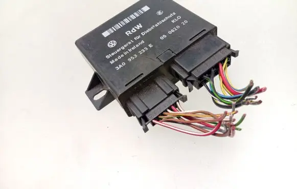 Volkswagen PASSAT B4 Alarm control unit/module 3A0953233E