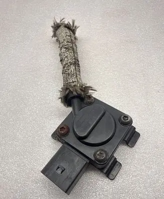 BMW 5 E60 E61 Exhaust gas pressure sensor 7789219