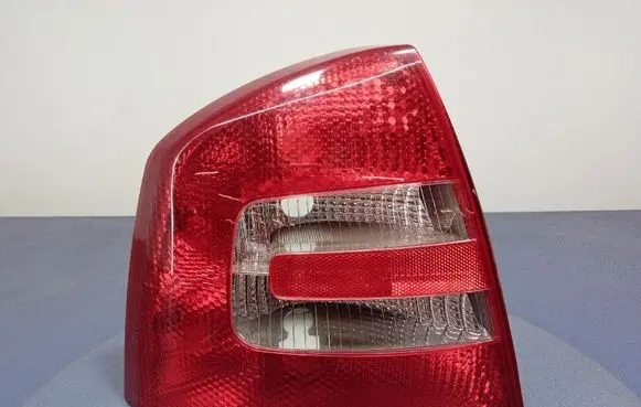 Skoda Octavia Mk2 (1Z) Rear/tail lights 665-1909L