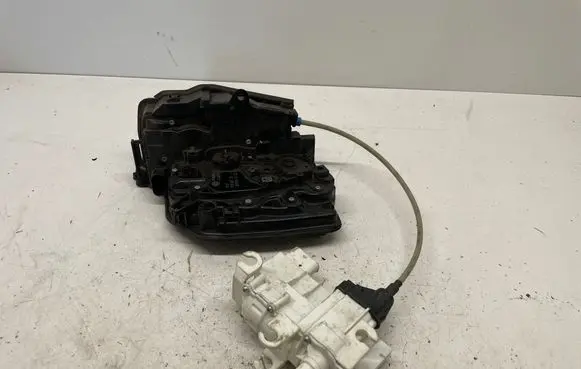 BMW 7 G11 G12 Front door soft close latching motor 2581897 A046465 18283810