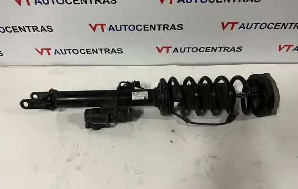 BMW 5 G30 G31 Front shock absorber/damper 6866389