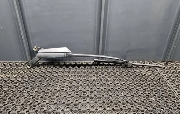 Front wiper blade arm