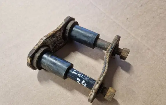 Mitsubishi L200 Front shock absorber mounting bracket MN103209 MN103210