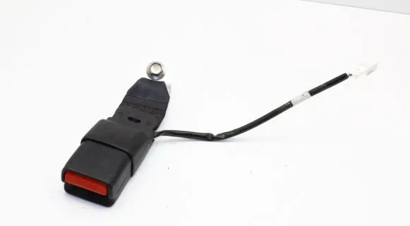 Nissan Pulsar Middle seatbelt buckle (rear) 