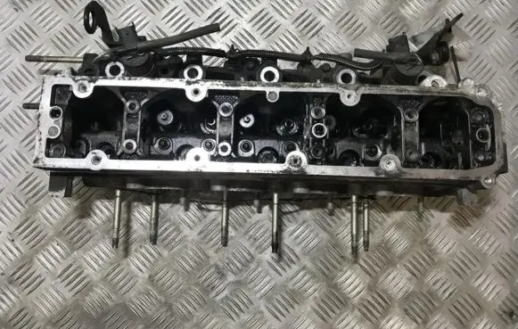 Peugeot 406 Engine head 