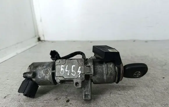 Toyota Avensis T250 Ignition lock 450200504
