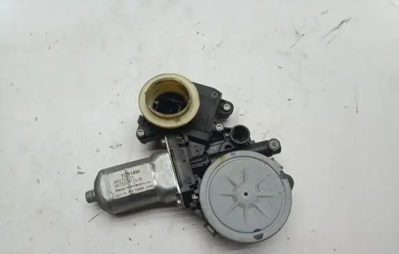 Toyota Yaris Front door window regulator motor 857200D110B