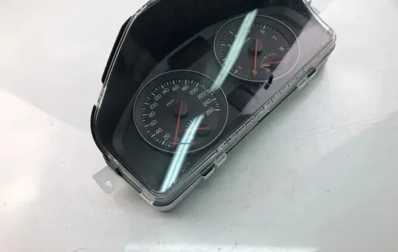 Volvo V50 Speedometer (instrument cluster) 30765308