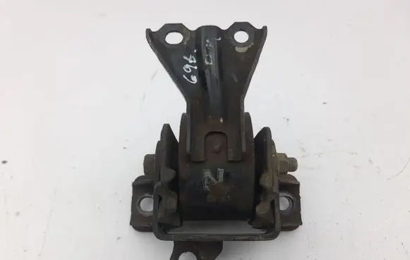 Mitsubishi Outlander Engine mount bracket
