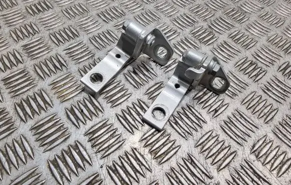 Rear door hinge set