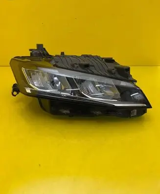 Peugeot 308 Headlight/headlamp 9851673580