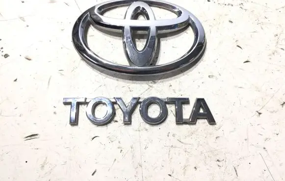 Toyota Yaris Manufacturers badge/model letters 