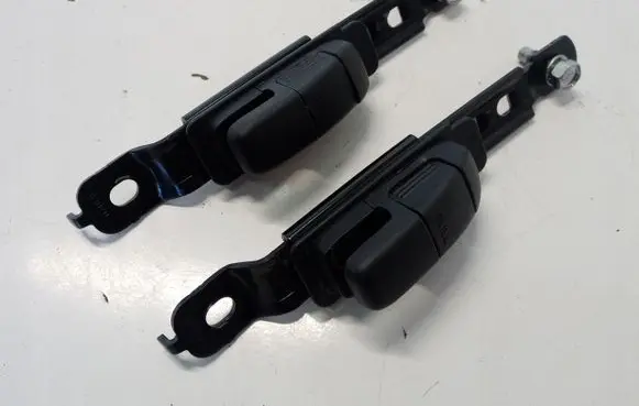 Nissan Leaf II (ZE1) Seat belt adjustment rail 17725996752