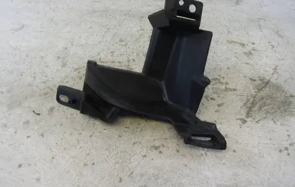 BMW 7 G70 Intercooler air guide/duct channel 51115A16D74