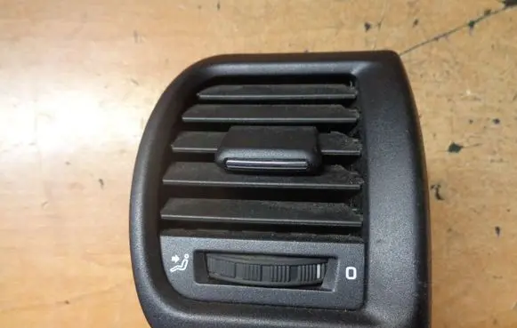 Skoda Fabia Mk2 (5J) Dashboard side air vent grill/cover trim 5J0819702