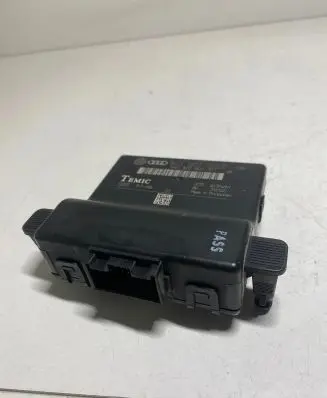 Volkswagen Golf V Gateway control module 1K0907530E 1K0907951