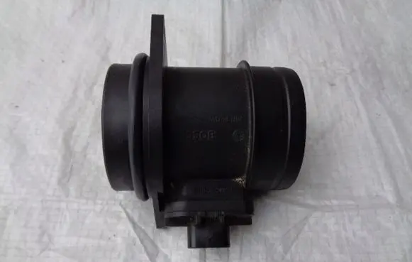 Peugeot 208 Mass air flow meter V759708580