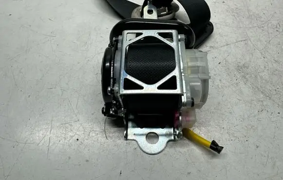 Mazda 2 Front seatbelt 1031216