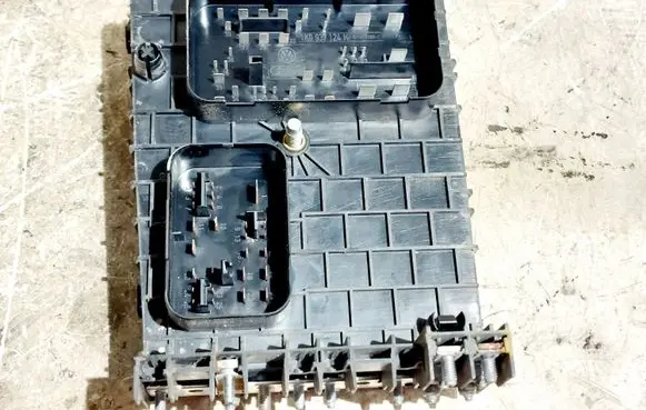 Volkswagen Golf Plus Fuse module 1K0937124K