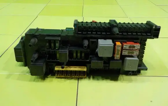 Mercedes-Benz C W204 Fuse box set 2045453901 BEZPIECZNIKOW