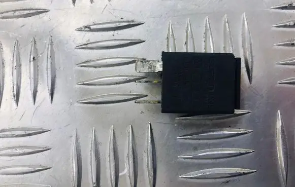 Audi A6 S6 C6 4F Other relay 8Z0951253
