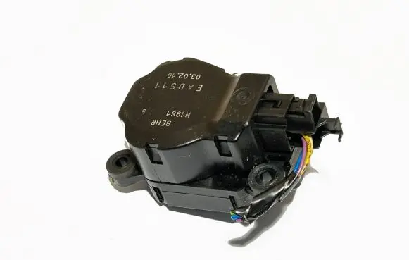 Citroen DS3 Air flap motor/actuator EAD511 15774 H1961
