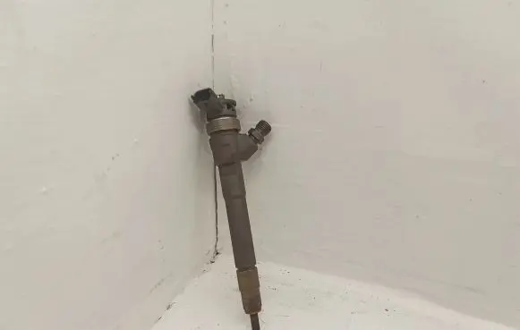 Fuel injector