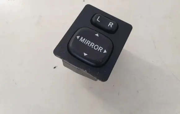 Toyota Auris 150 Wing mirror switch 183574