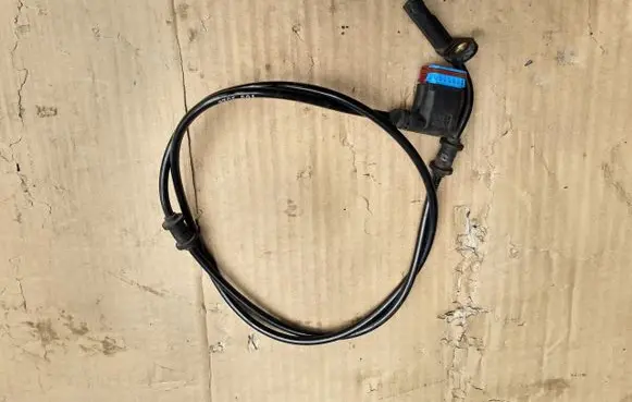 Mercedes-Benz SLK R171 Engine bonnet/hood lock release cable A1715400217