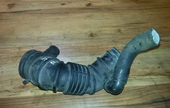 Mitsubishi Carisma Air intake hose/pipe mr312759
