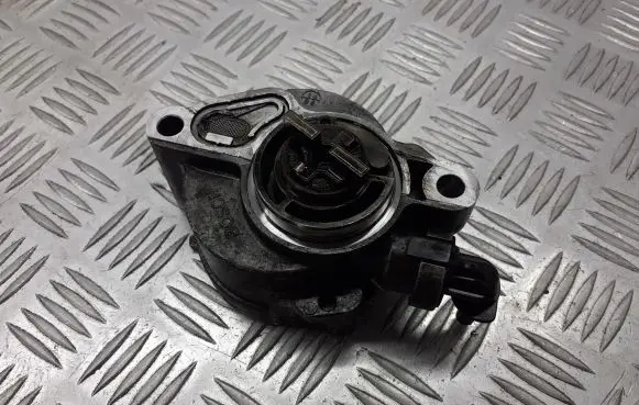 Mazda 3 I Vacuum pump